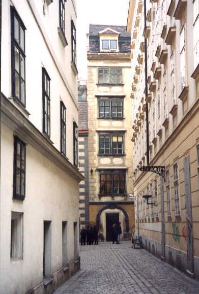 vienna1f.jpg (34768 bytes)
